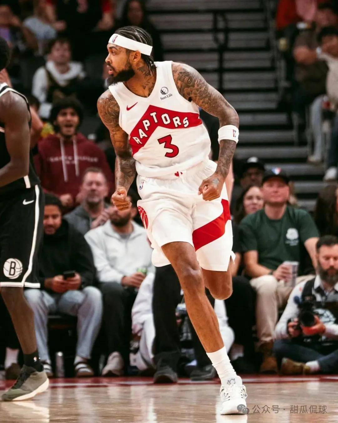 密尔沃基雄鹿训练开放日，赛后回应争议引欢呼，CBA季后赛在即，高层口径保持一致的简单介绍