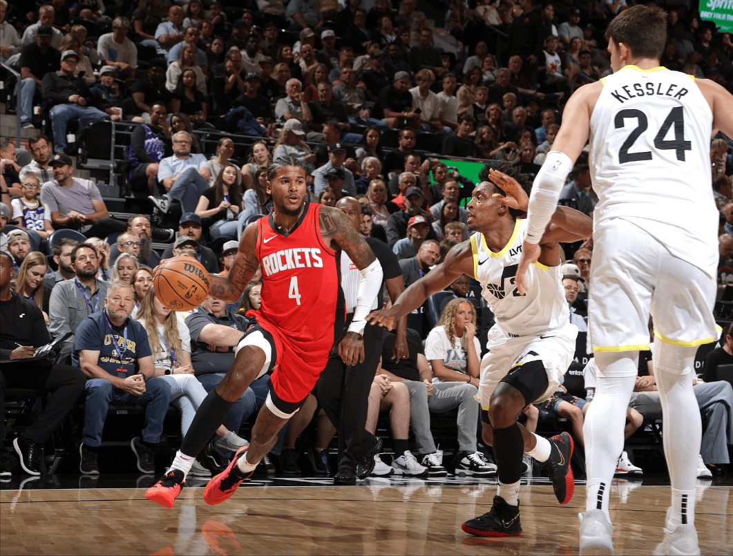 包含NBA季后赛赛程吃紧，迈阿密热火清晨扳平良机，话题不断，团队化学反应显著的词条