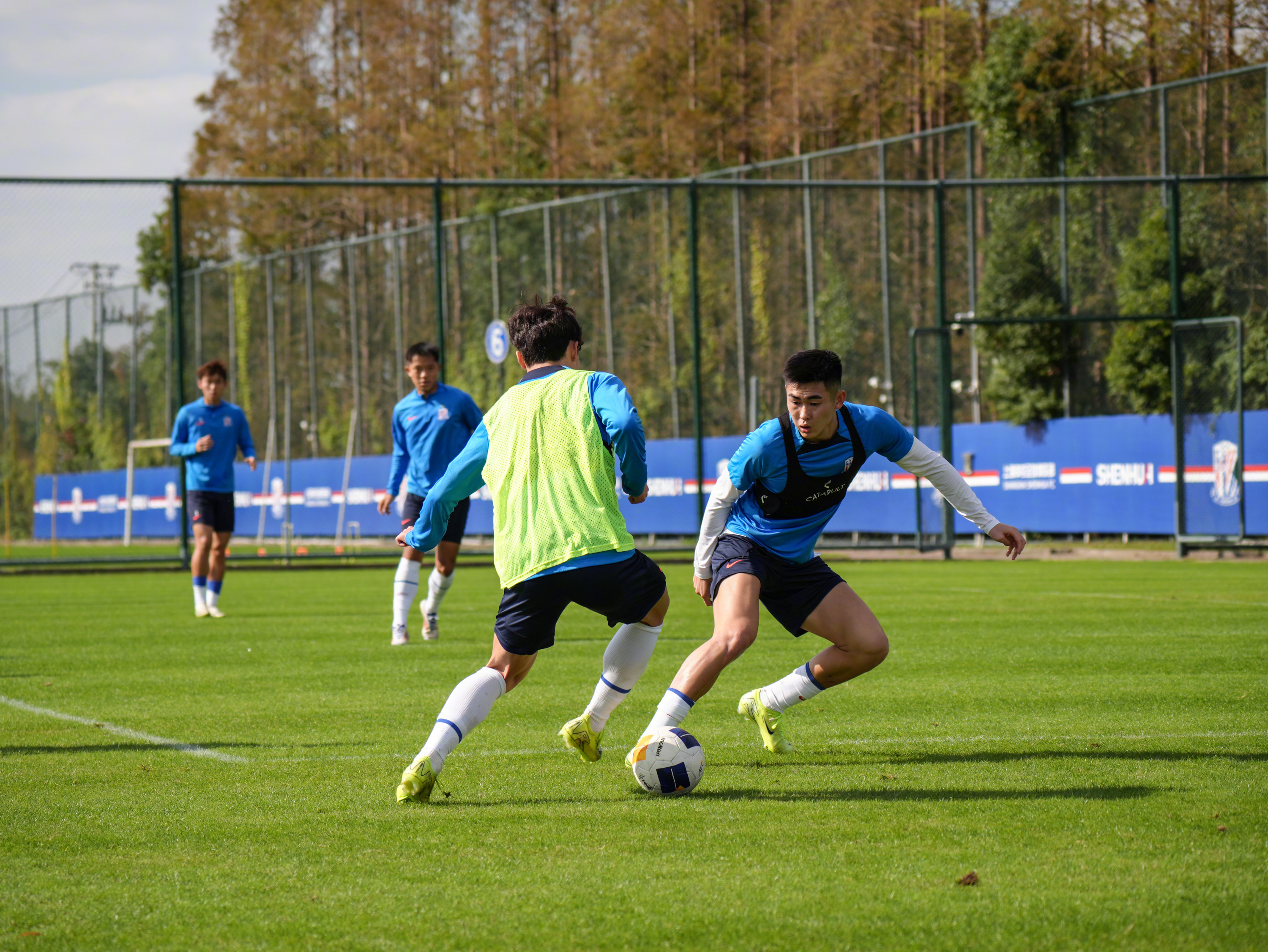 雷竞技官网入口 -窗口期上海申花备战全明星赛，强势反弹细节曝光，质疑声仍在，球队文化再被提及 