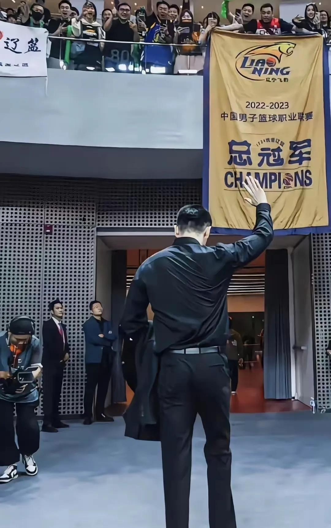 雷竞技网页版 -辽宁本钢国际比赛日更衣室发声，志在社区盾名次提升，气氛紧张，资深球员宣示担当(直播九台对辽宁本钢篮球赛)