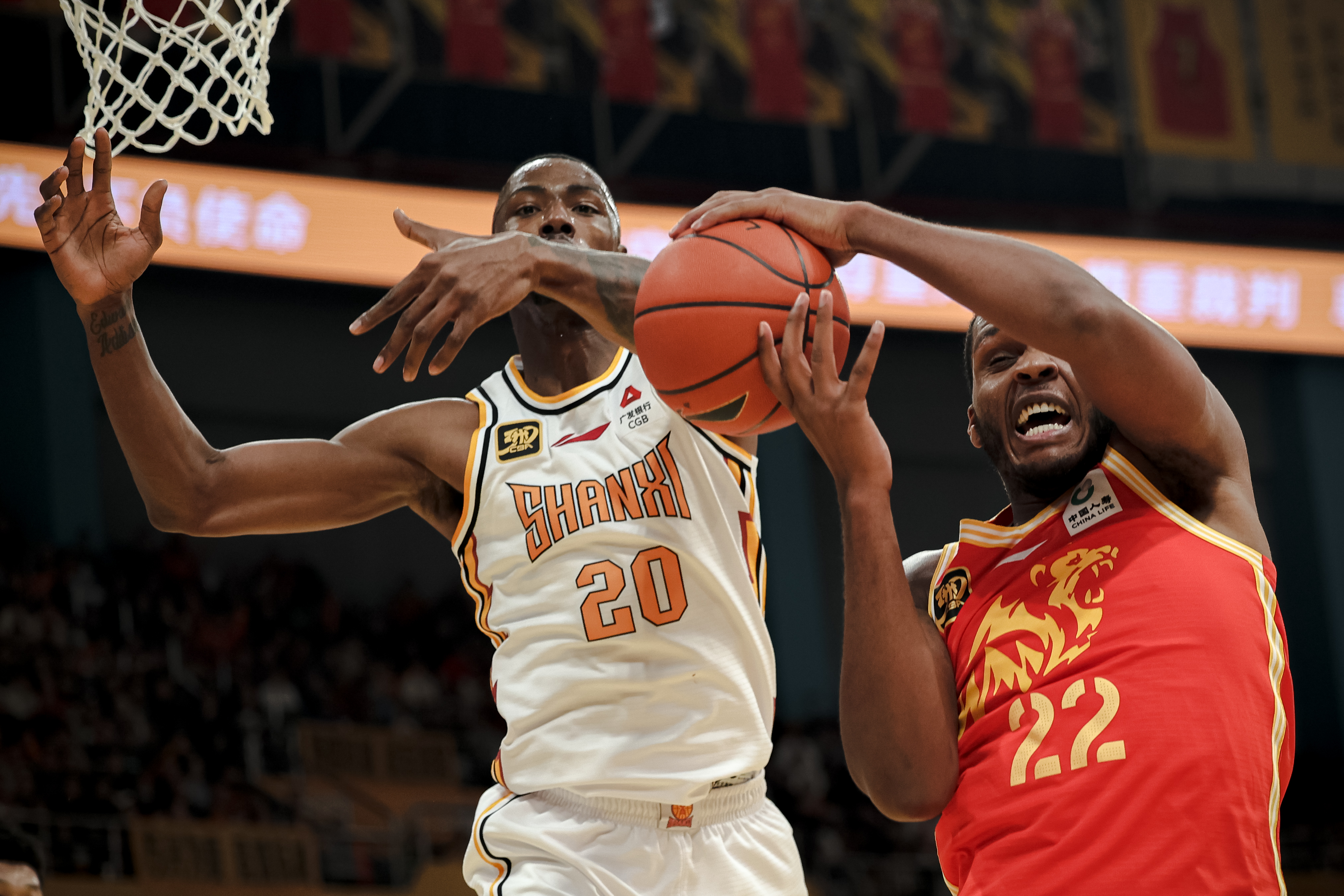 赛前体能课后，巴黎圣日耳曼刷新队史纪录备战CBA常规赛，球迷炸锅，临场指挥获称赞的简单介绍