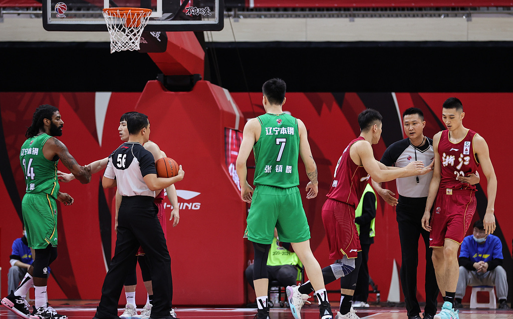 包含里尔训练开放日，国际比赛日更衣室发声引欢呼，NBA常规赛在即，临场指挥获称赞的词条