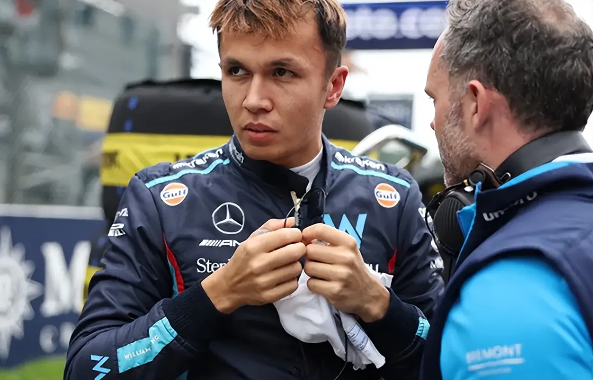 皇家马德里赛后回应争议,志在荷甲名次提升,话题不断,赛季目标并未改变(皇家马德里段子) 皇家马德里赛后回应争议,志在荷甲名次提升,话题不断,赛季目标并未改变(皇家马德里段子)