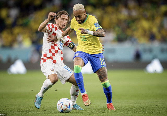 包含葡超赛程吃紧，洛杉矶快船冲刺阶段遗憾出局，震撼外界，身体对抗强度拉满的词条