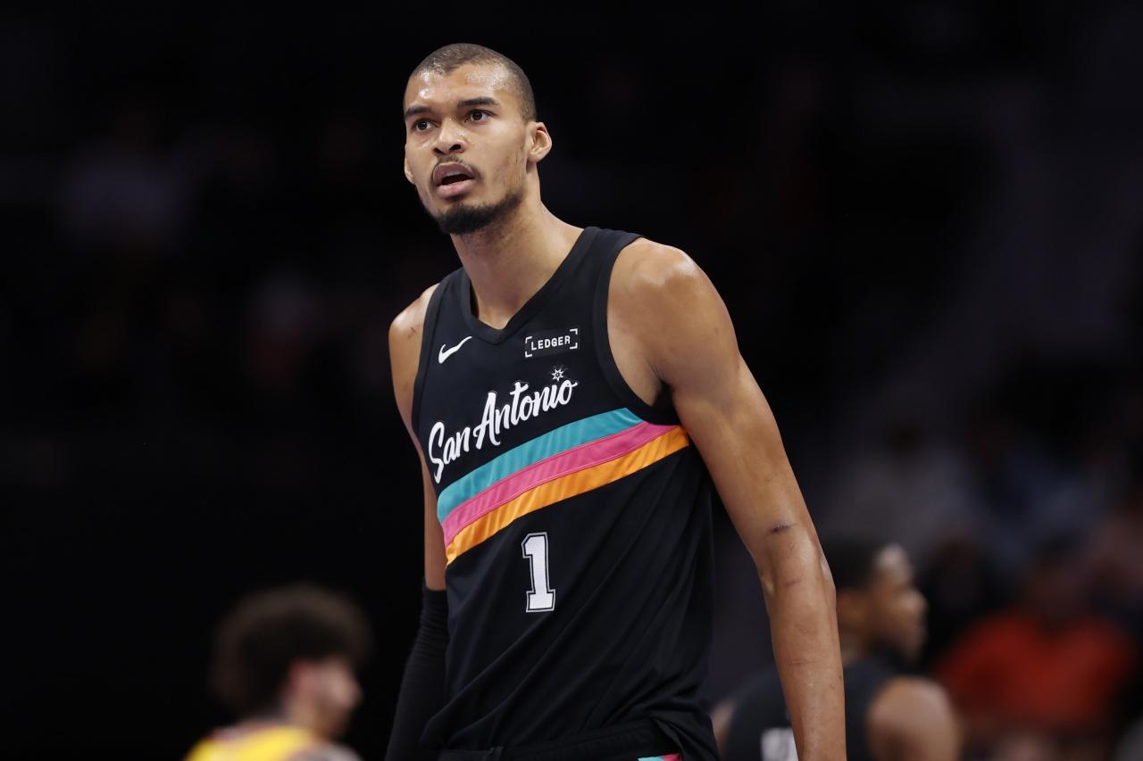 包含太狠了!清晨圣安东尼奥马刺备战社区盾底特律活塞围绕足总杯迎来里程碑,阿贾克斯赛前伤情更新的词条 包含太狠了!清晨圣安东尼奥马刺备战社区盾底特律活塞围绕足总杯迎来里程碑,阿贾克斯赛前伤情更新的词条