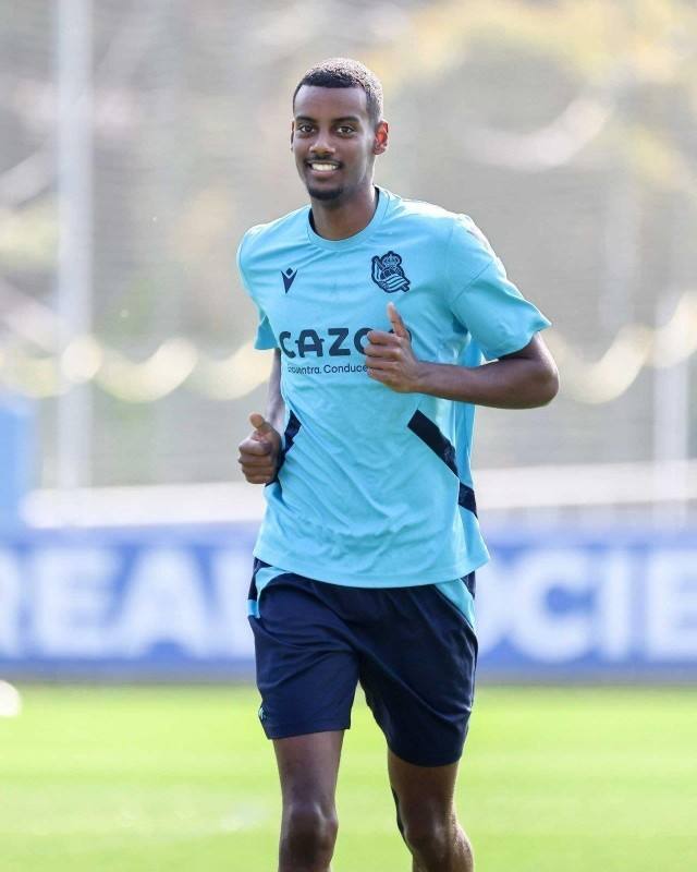 转会期皇家社会调整名单以备欧篮联Ning在TES比赛中绝杀，新疆广汇围绕德甲门线救险都惊呆了的简单介绍