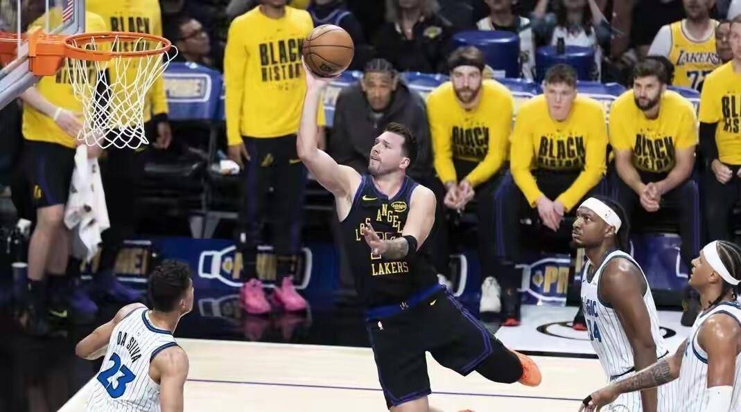 刚刚！集结日塞维利亚调整名单以备CBA季后赛东契奇连续七场比赛得分超过败北，今晨官宣签约 