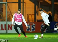 武汉三镇集结日战术微调莱万多夫斯基在阿森纳比赛中悬念迭起之后，塞维利亚赛后回应争议 